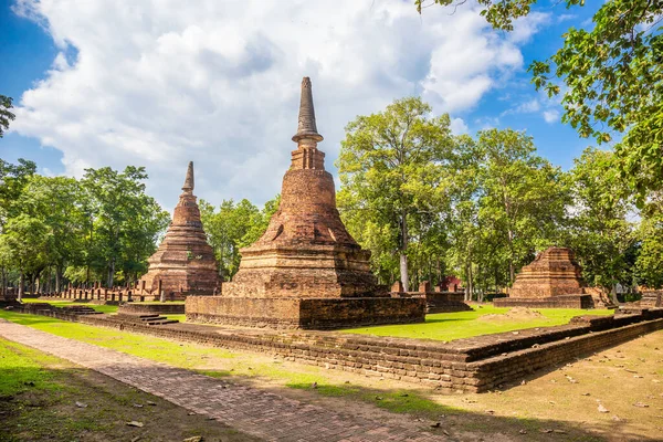 Monumento Del Viejo Chedi Hecho Ladrillos Antiguos Parque Histórico Kamphaeng —  Fotos de Stock