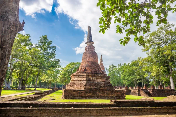 Monumento Del Viejo Chedi Hecho Ladrillos Antiguos Parque Histórico Kamphaeng —  Fotos de Stock