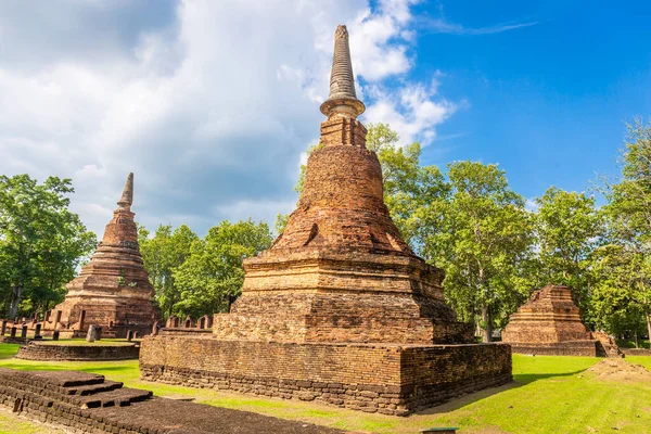 Monumento Del Viejo Chedi Hecho Ladrillos Antiguos Parque Histórico Kamphaeng —  Fotos de Stock