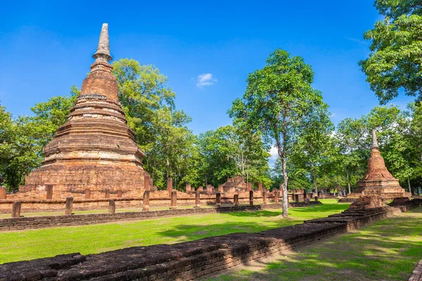 Monumento Del Viejo Chedi Hecho Ladrillos Antiguos Parque Histórico Kamphaeng —  Fotos de Stock