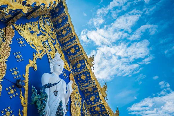 万隆寺 Wat Rong Seur Ten或Blue Temple 是泰国清莱的一座著名寺庙 也是清莱的主要旅游胜地 复制空间背景 — 图库照片