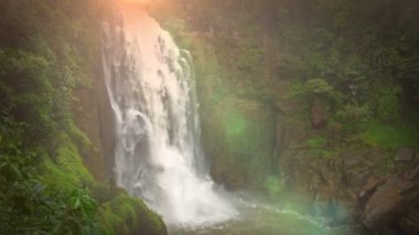Haew Narok Şelalesi Tayland 'daki Khao Yai Ulusal Parkı' ndaki derin bir ormanda büyük bir şelaledir..