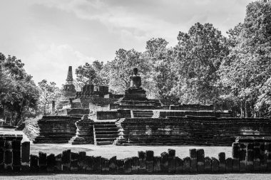Buda imgesinin tarihi simgesi, Tayland 'daki Kamphaeng Phet Tarih Parkı' ndaki antik tuğlalardan yapılmıştır. Siyah ve beyaz