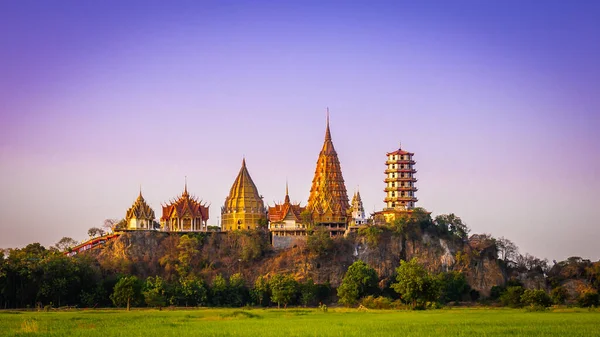 Panorama Paisaje Wat Tham Sua Atardecer Monumento Muy Hermoso Popular —  Fotos de Stock