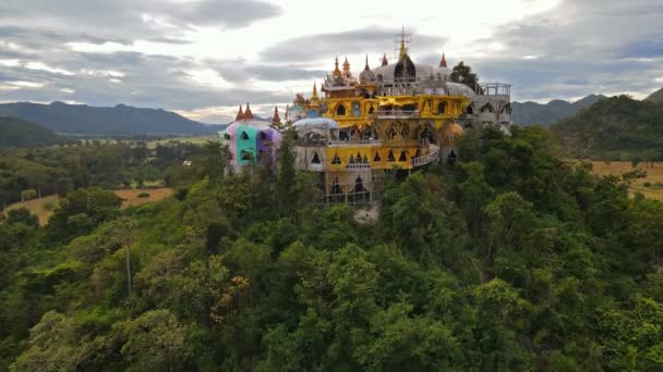 Úžasný Chrám Hoře Wat Simalai Songtham Při Západu Slunce Khao — Stock video