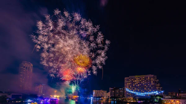 Fireworks Celebrate New Year Chao Phraya River Bangkok Thailand — Stock Photo, Image