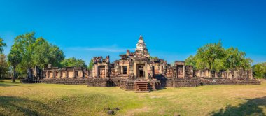 Prasat Hin Phanom Wan Tarihi Parkı Panoraması Nakhon ratchasima, Tayland. Eski Khmer zamanlarında kumtaşından yapılmıştı.
