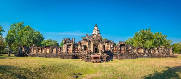 Prasat Hin Phanom Wan Tarihi Parkı Panoraması Nakhon ratchasima, Tayland. Eski Khmer zamanlarında kumtaşından yapılmıştı.