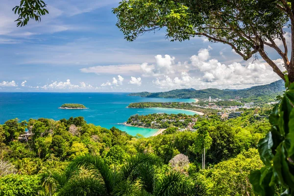 Landschap Prachtige Turquoise Oceaangolven Met Boten Kustlijn Vanaf Hoog Uitzichtspunt — Stockfoto