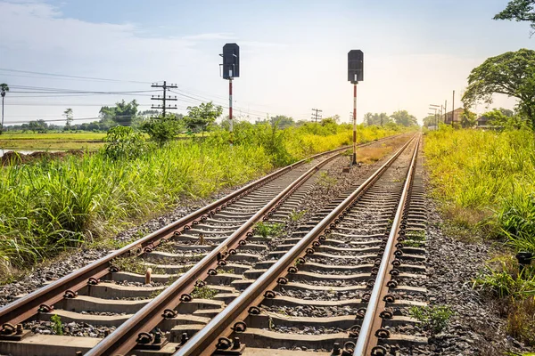 Zweigleisige Bahn Ländlichen Thailand Mit Ampelschaltung — Stockfoto