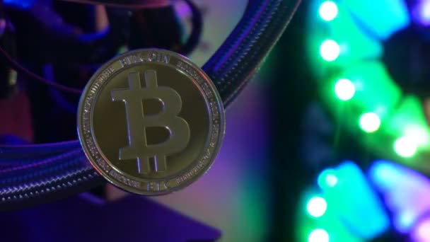 비트코인 Golden Bitcoin 암호화 Crypto Currency Technology 컴퓨터의 디지털 상징이다 — 비디오