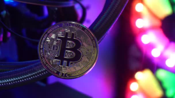 Altın Bitcoin Madeni Para Kripto Para Birimi Teknolojisi Bilgisayarda Çok — Stok video