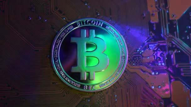 Gyllene Bitcoin Mynt Serverns Datormoderkort Det Valutan Som Växlas Och — Stockvideo