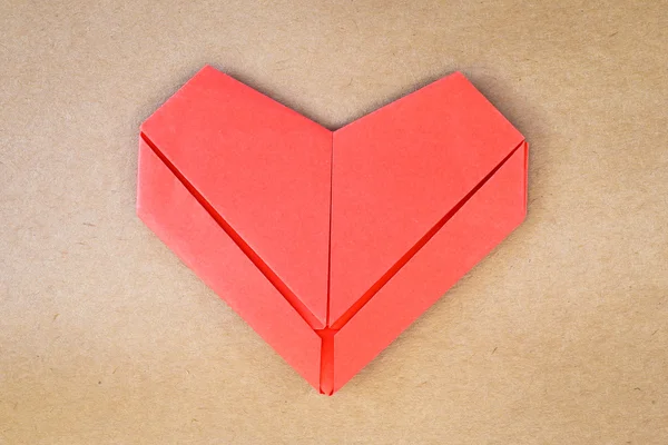 Tarjeta postal de San Valentín, corazón rojo de papel, tarjeta de amor — Foto de Stock