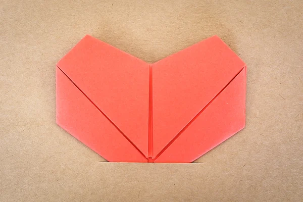 Tarjeta postal de San Valentín, corazón rojo de papel, tarjeta de amor — Foto de Stock