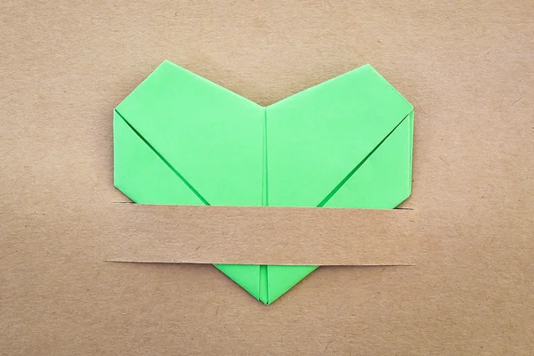 Corazón verde de papel, tarjeta del amor, postal del amor — Foto de Stock