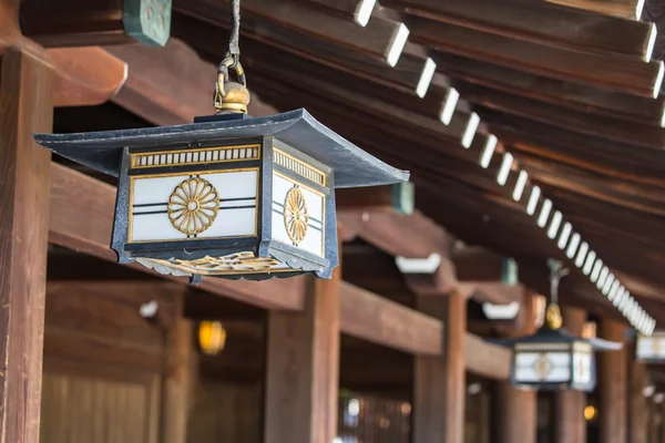 Lámpara japonesa en el santuario de Meiji Jingu, Harajuku, Tokio, Japón —  Fotos de Stock