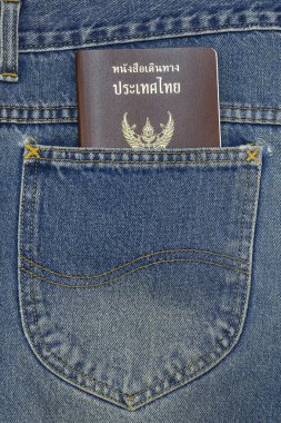Kot pantolon cebinde Tayland pasaportu