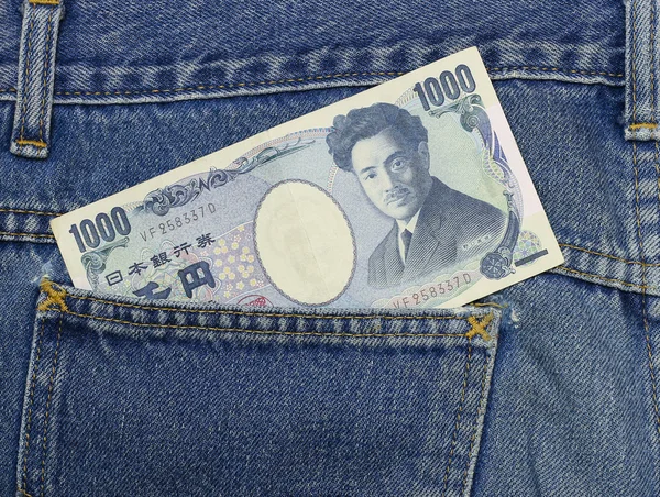 Japanischer Yen in Jeanstasche, 1.000 Yen — Stockfoto