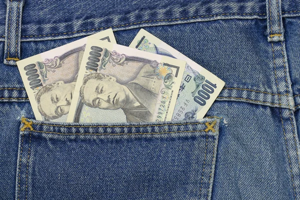 Japanese yen in Jeans pocket, 1,000 yen, 10,000 yen — Stock Photo, Image