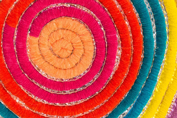 Turnovers en soie colorée dans le rond de roulement — Photo
