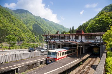 Tateyama - 10 Mayıs: Tateyama istasyonu Toyama içinde şehirdir değişim tramvay ya da Japonya'ya tramvaya alps 10 Mayıs 2015 Tateyama, Japonya