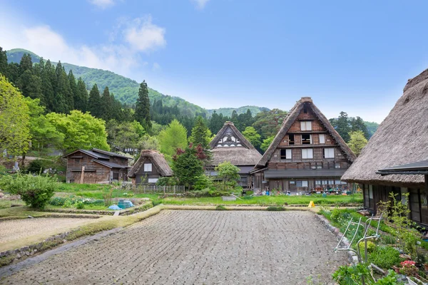 Historische Japans Village - Shirakawago in het voorjaar van — Stockfoto