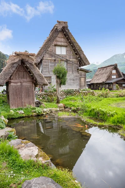 Historische Japans Village - Shirakawago in het voorjaar van — Stockfoto