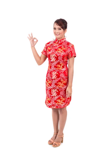 Asiatique fille chinoise saluant en chinois traditionnel, Nouvel an chinois, profiter, heureux, ok succès — Photo