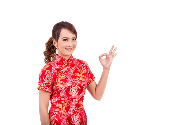 Menina chinesa asiática saudação em chinês tradicional, ano novo chinês, desfrutar, feliz, ok sucesso — Fotografia de Stock