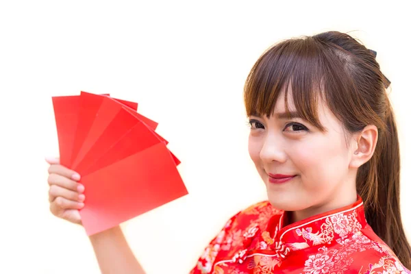 Happy chinese new year, Cute smiling Asian woman dress traditional cheongsam and qipao holding red envelopes ang pow or red packet monetary gift card on white isolated background — стоковое фото
