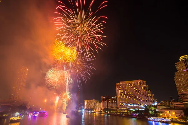 Firework with smoke at Chao Phraya River in countdown celebration party 2016 Bangkok Thailand — Stock Photo, Image