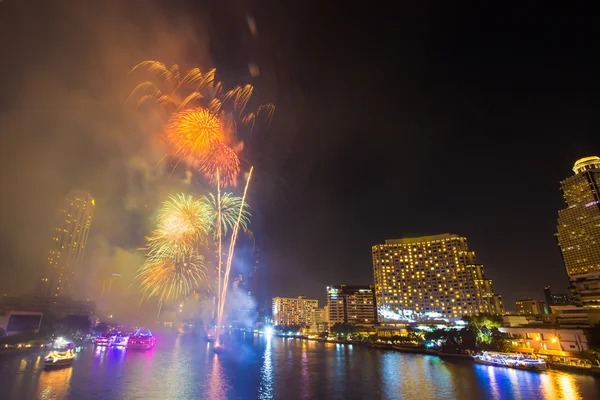 Firework with smoke at Chao Phraya River in countdown celebration party 2016 Bangkok Thailand — Stock Photo, Image