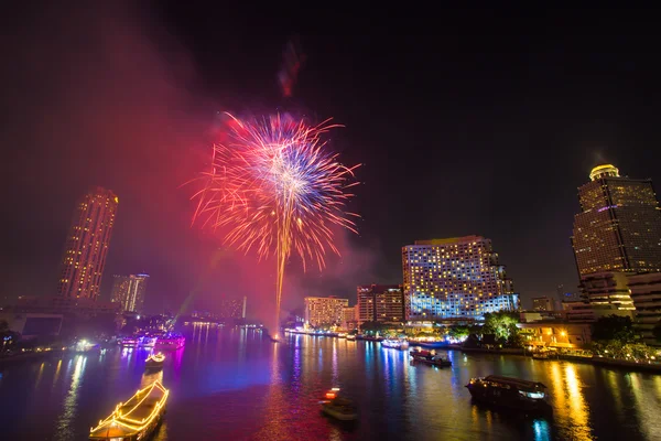 Firework with smoke at Chao Phraya River in countdown celebration party 2016 Bangkok Thailand — Stock Photo, Image
