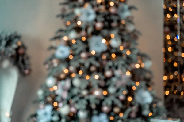 Árvore Natal Decorada Borrão Fundo Para Fotos Natal Conceito Férias — Fotografia de Stock