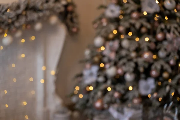 Árvore Natal Decorada Borrão Fundo Para Fotos Natal Conceito Férias — Fotografia de Stock