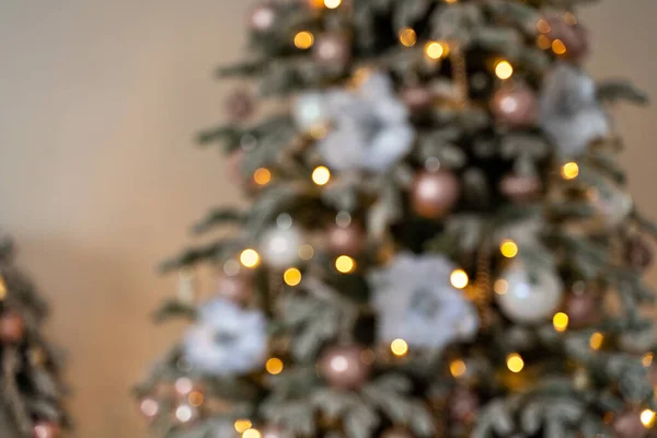 Árvore Natal Decorada Borrão Fundo Para Fotos Natal Conceito Férias — Fotografia de Stock