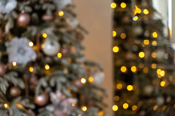 Árvore Natal Decorada Borrão Fundo Para Fotos Natal Conceito Férias — Fotografia de Stock