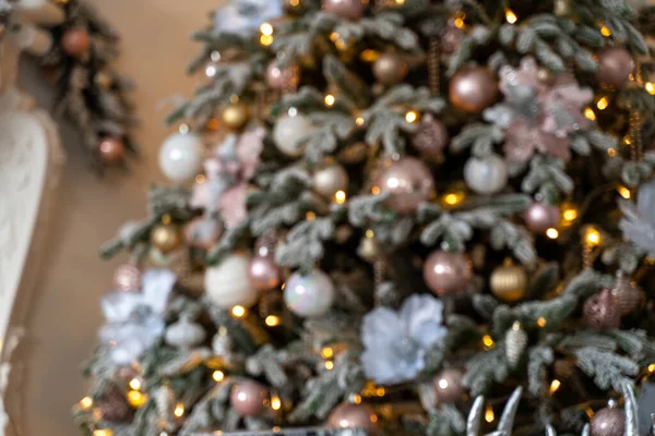 Árvore Natal Decorada Borrão Fundo Para Fotos Natal Conceito Férias — Fotografia de Stock