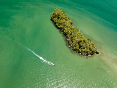 Tayland, Krabi 'de Ao Nang plajı manzaralı ünlü bir yer..