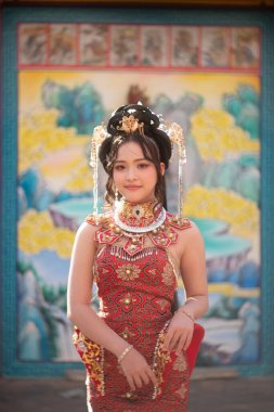 Chiang Mai, Tayland 'da Çin Operası elbiseli güzel bir kadın..