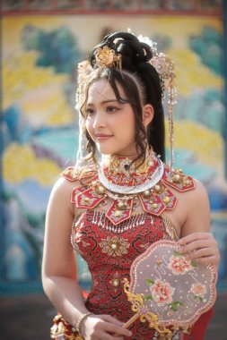 Chiang Mai, Tayland 'da Çin Operası elbiseli güzel bir kadın..