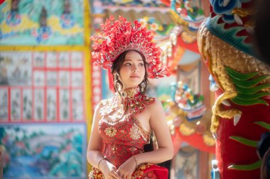 Chiang Mai, Tayland 'da Çin Operası elbiseli güzel bir kadın..