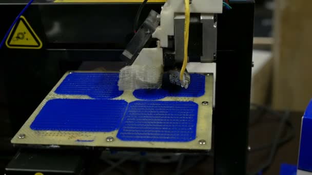 Tre dimensionell plast 3d skrivare i laboratorium — Stockvideo