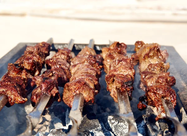 Brochetas de barbacoa con carne —  Fotos de Stock