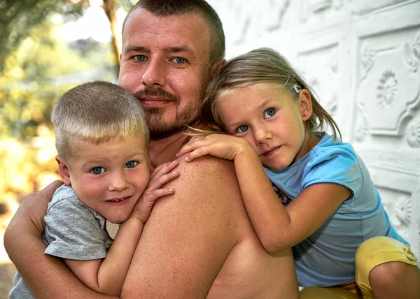 Familia feliz —  Fotos de Stock