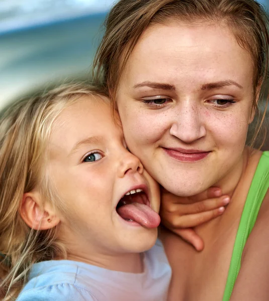 Mãe feliz e filhos — Fotografia de Stock