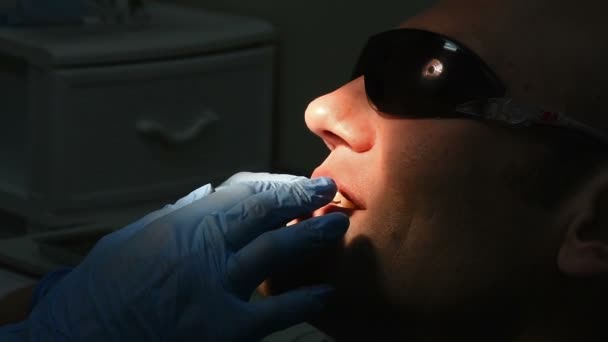 Dental medicinsk undersökning och behandling — Stockvideo