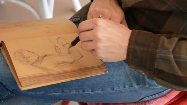 Graphic artist draws sketch picture artwork manual — Stock Video