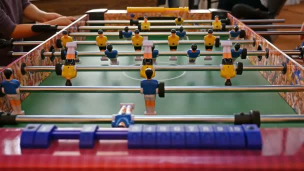 Father and child play kicker table football soccer — Stock Video